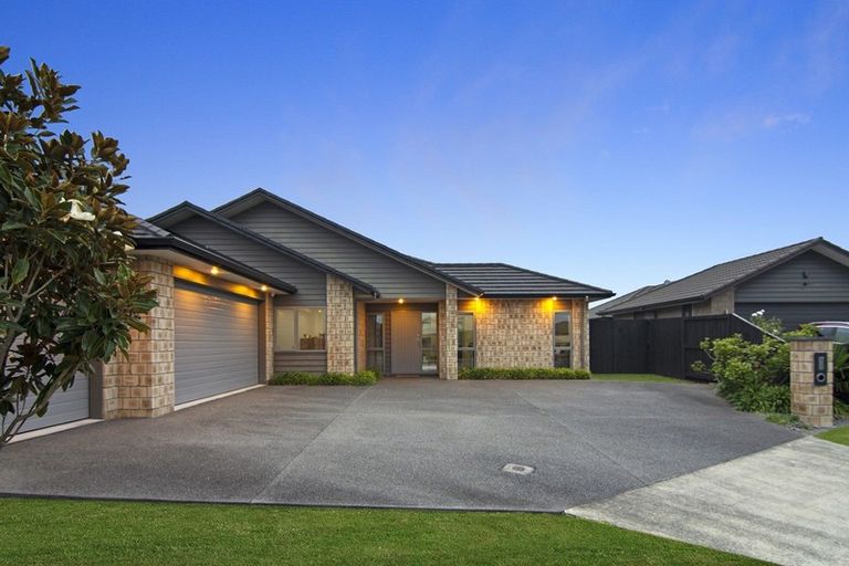 Photo of property in 9 Allgood Place, Rototuna North, Hamilton, 3210