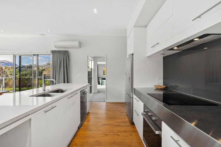 Photo of property in 73 Oregon Drive, Kelvin Heights, Queenstown, 9300