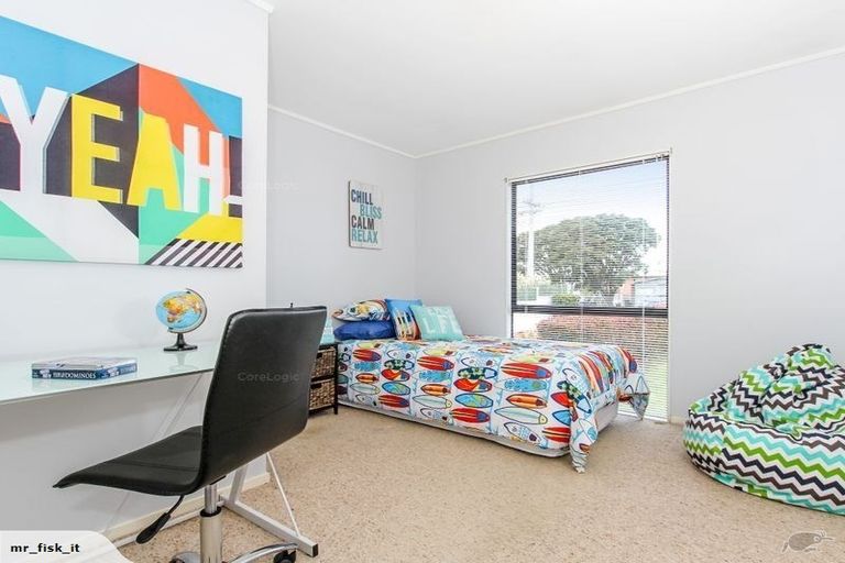 Photo of property in 1 Graham Avenue, Te Atatu Peninsula, Auckland, 0610