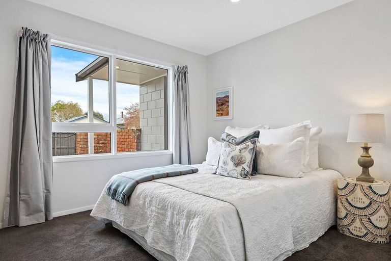 Photo of property in 15a Monteath Place, Redwood, Christchurch, 8051