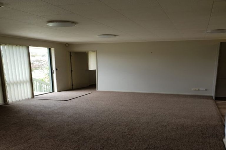 Photo of property in 17 Makiri Street, Helensville, 0800