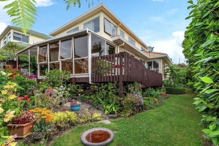 Photo of property in 2/42 Mccahill Views, Botany Downs, Auckland, 2010