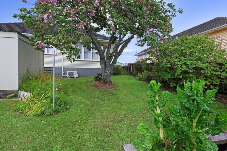 Photo of property in 42 Banks Street, Marfell, New Plymouth, 4310
