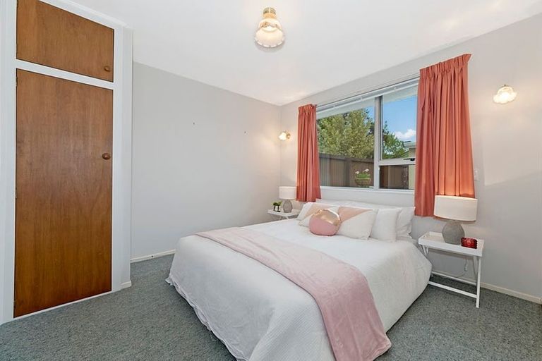 Photo of property in 2/10 Nyoli Street, Northcote, Christchurch, 8052