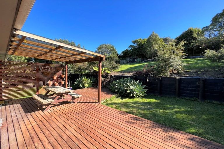 Photo of property in 16 Panzic Place, Glen Eden, Auckland, 0602