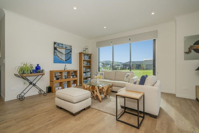 Photo of property in 35 Awatea Drive, Whitianga, 3510