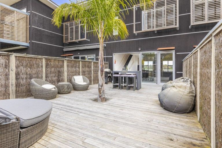 Photo of property in The Terraces, 3/9 Humber Street, Pandora, Napier, 4110