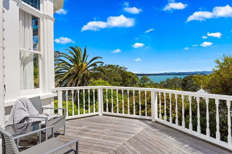 Photo of property in 4 Hinemoa Terrace, Birkenhead, Auckland, 0626
