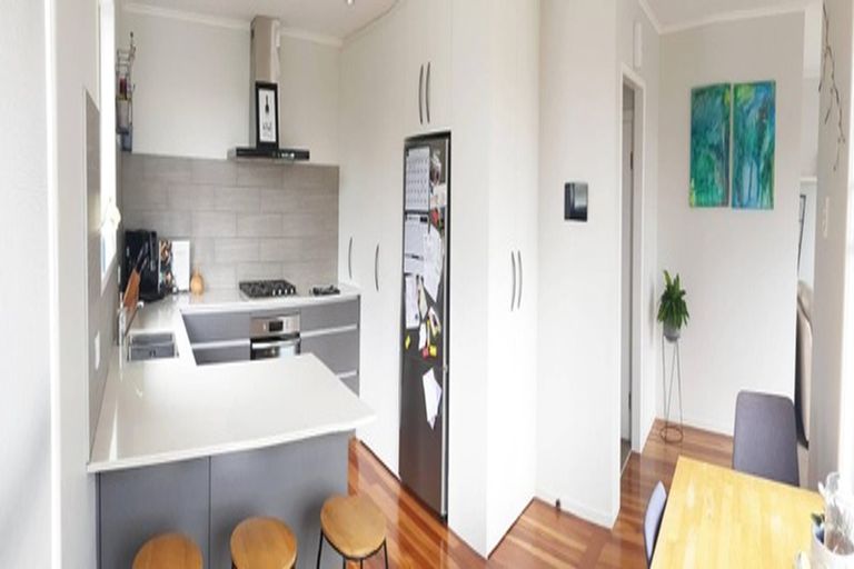 Photo of property in 33 Vodanovich Road, Te Atatu South, Auckland, 0610