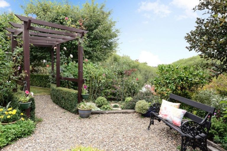 Photo of property in 35 The Esplanade, Huntington, Hamilton, 3210