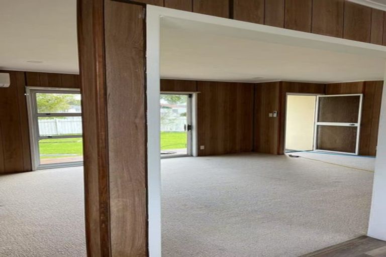 Photo of property in 2 Cranberry Place, Bucklands Beach, Auckland, 2012