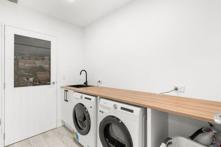 Photo of property in 17 Sovereign Gardens, Halswell, Christchurch, 8025