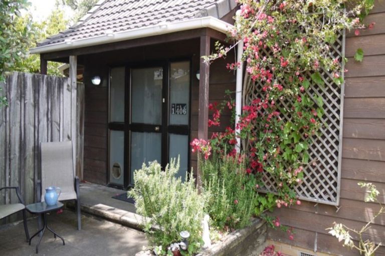 Photo of property in 1/406 East Coast Road, Sunnynook, Auckland, 0630