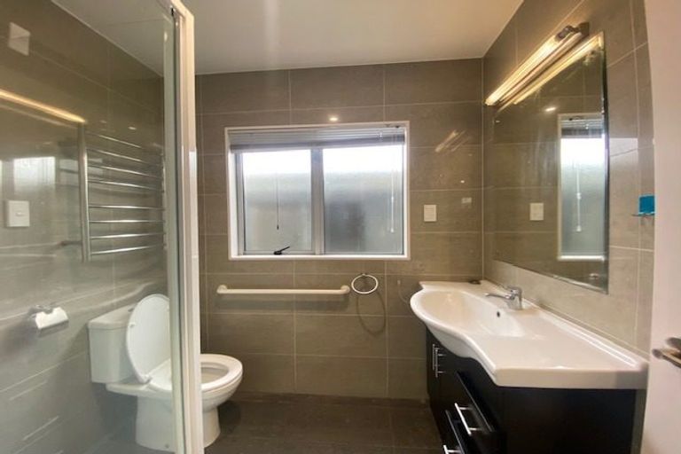 Photo of property in 20 Lisa Rise, Half Moon Bay, Auckland, 2012