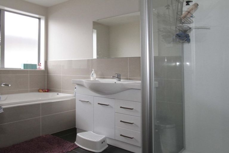 Photo of property in 30 Phar Lap Crescent, Takanini, 2112