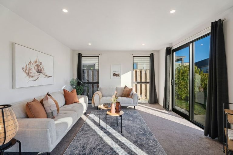 Photo of property in 5 Matakanui Lane, Wanaka, 9305