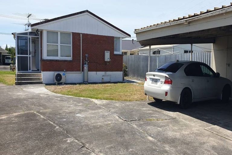 Photo of property in 2/24 Dale Crescent, Pakuranga, Auckland, 2010