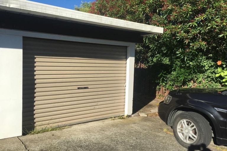 Photo of property in 2/18 Mander Place, Bucklands Beach, Auckland, 2012