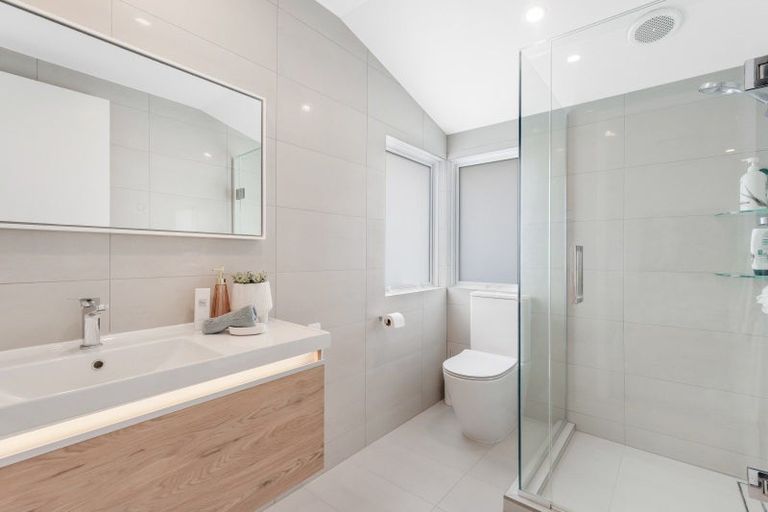 Photo of property in 62 Armstrong Farm Drive, East Tamaki Heights, Auckland, 2016