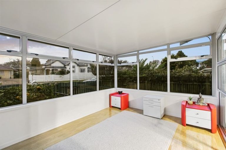 Photo of property in 2c Youngs Road, Papakura, 2110