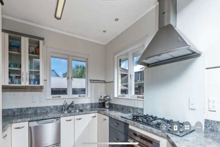 Photo of property in 1/42 East Coast Road, Milford, Auckland, 0620