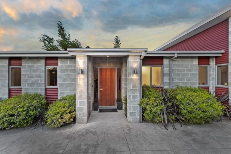 Photo of property in 6 Ruahine Place, Parklands, Christchurch, 8083