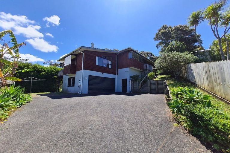Photo of property in 2/6 Mcquoid Place, Glenfield, Auckland, 0629