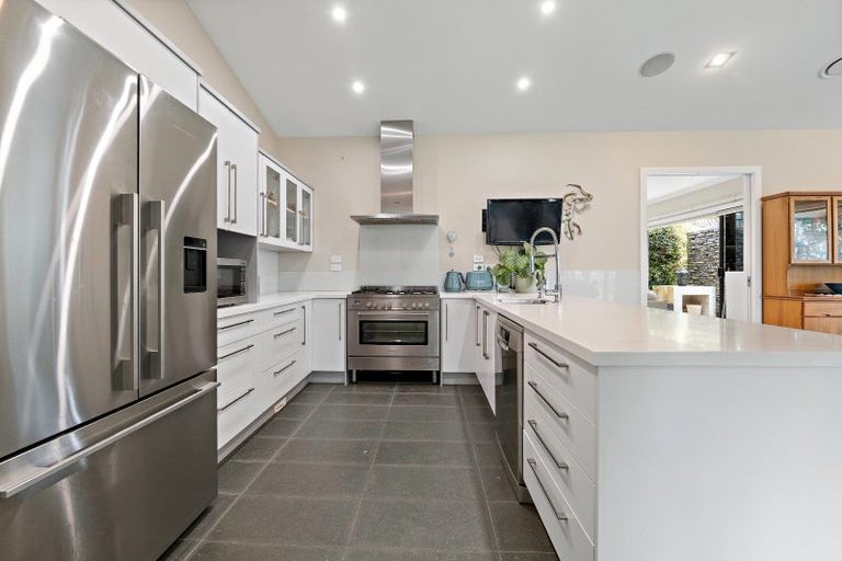 Photo of property in 11 Links Drive, Waiwhakaiho, New Plymouth, 4312