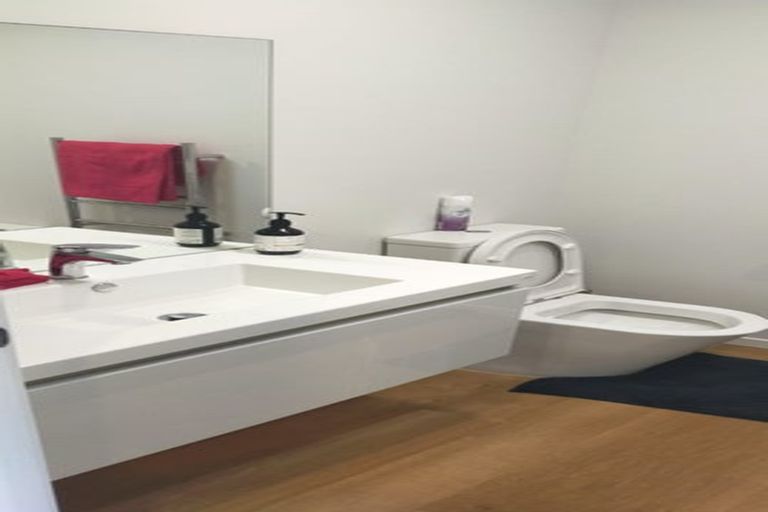 Photo of property in 10 Harena Way, Moera, Lower Hutt, 5010