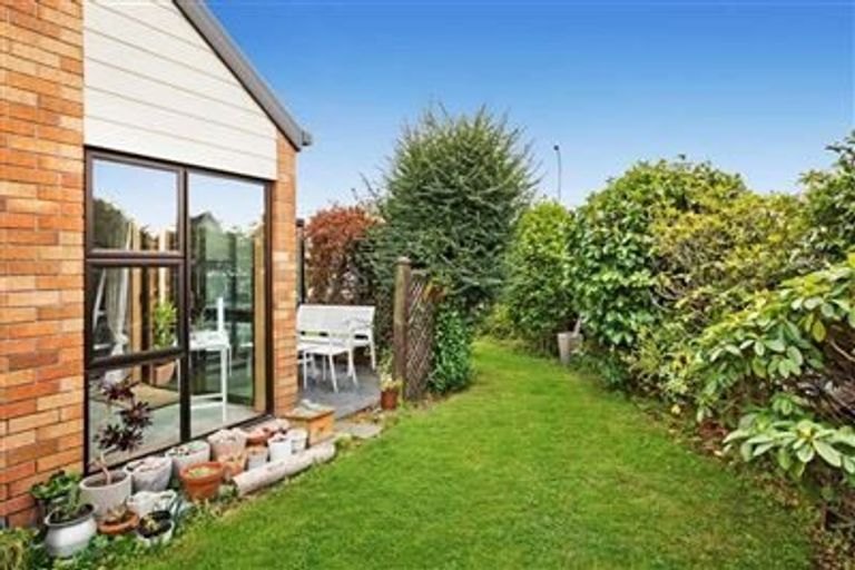 Photo of property in 1 Saint Clio Street, Ilam, Christchurch, 8041