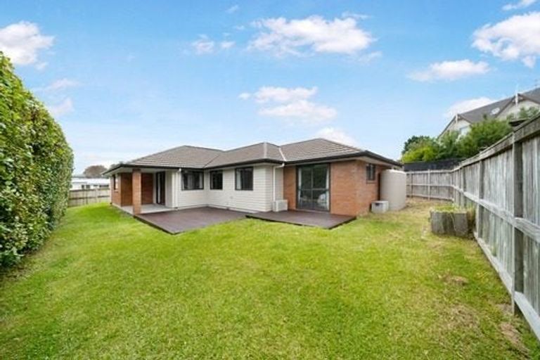 Photo of property in 2 Renata Crescent, Te Atatu Peninsula, Auckland, 0610
