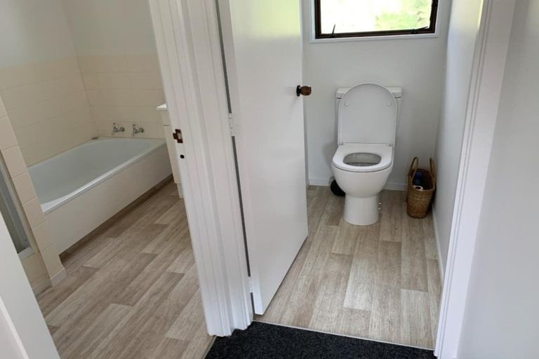 Photo of property in 2/4 Eagle Place, Red Beach, 0932