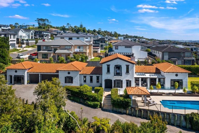 Photo of property in 21 Penwood Close, East Tamaki Heights, Auckland, 2016