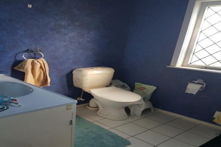 Photo of property in 942 East Coast Road, Northcross, Auckland, 0630