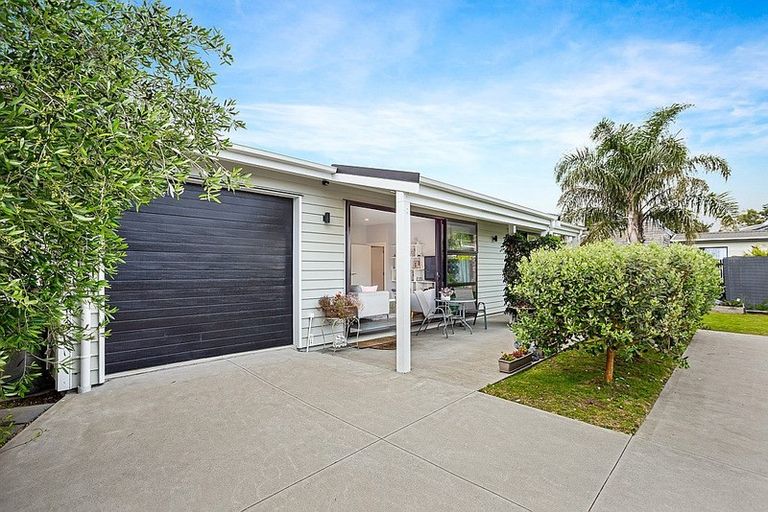 Photo of property in 8 Bosun Place, Te Atatu Peninsula, Auckland, 0610