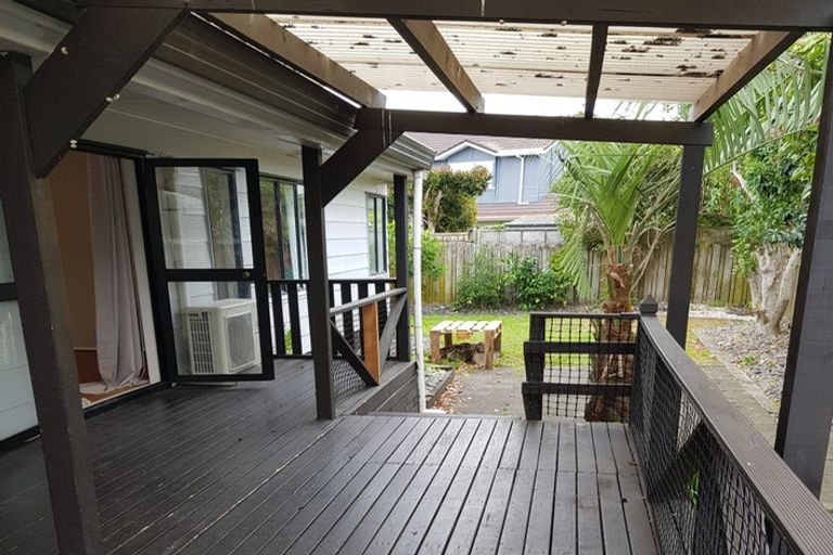 Photo of property in 2/44 Darren Crescent, Half Moon Bay, Auckland, 2012