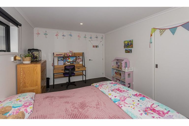 Photo of property in 4 Watercourse Way, Tikipunga, Whangarei, 0112