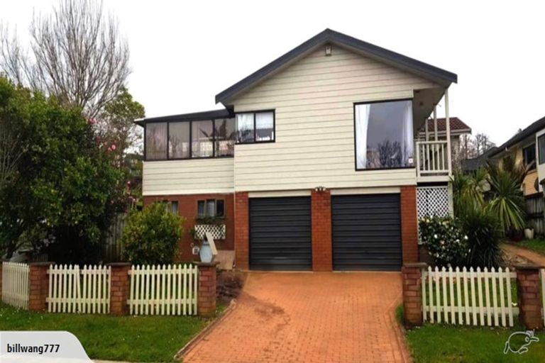 Photo of property in 33 Lagoon Way, West Harbour, Auckland, 0618