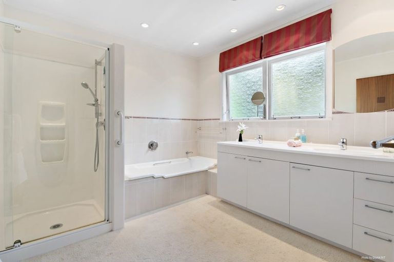 Photo of property in 35 Montgomery Avenue, Rothesay Bay, Auckland, 0630