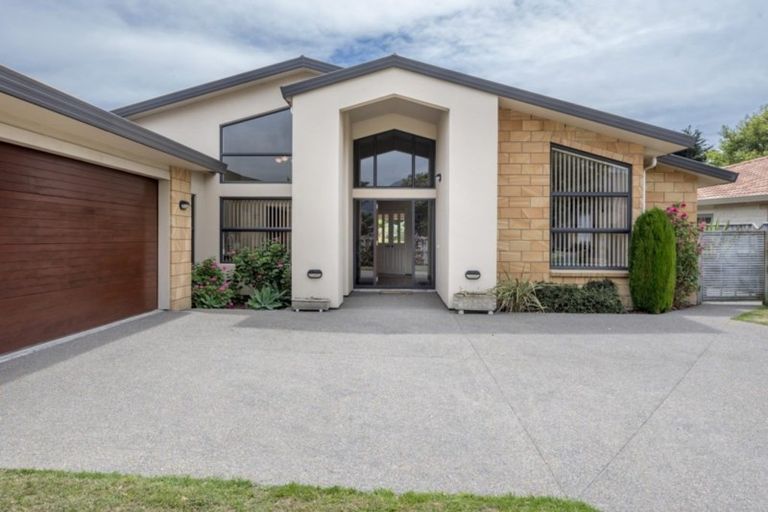 Photo of property in 12 Datum Way, Paraparaumu, 5032