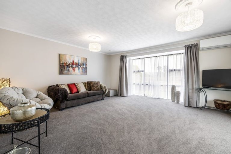 Photo of property in 121 Prestons Road, Redwood, Christchurch, 8051