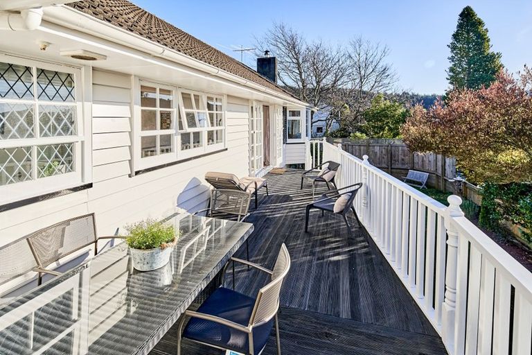 Photo of property in 1 Ecclesfield Grove, Silverstream, Upper Hutt, 5019