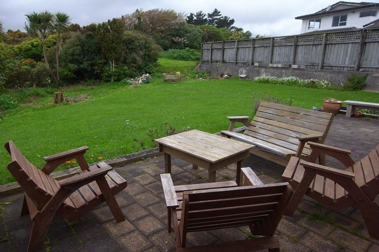 Photo of property in 6 Otamarau Grove, Maungaraki, Lower Hutt, 5010