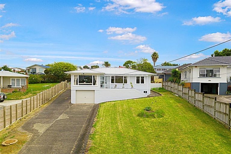 Photo of property in 42 Tiroroa Avenue, Te Atatu South, Auckland, 0610