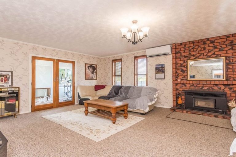 Photo of property in 20 Barrys Road, Glendene, Auckland, 0602