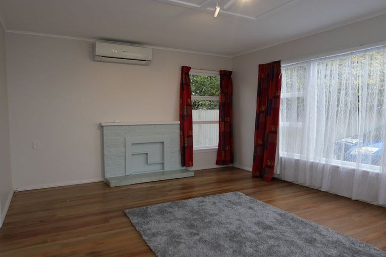 Photo of property in 1 Huia Place, Levin, 5510