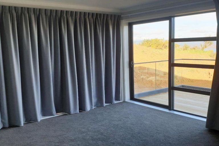 Photo of property in 9a Grumman Lane, Newlands, Wellington, 6037