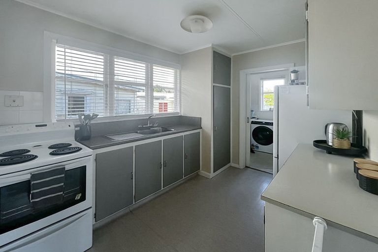 Photo of property in 2/106 Linton Street, West End, Palmerston North, 4410