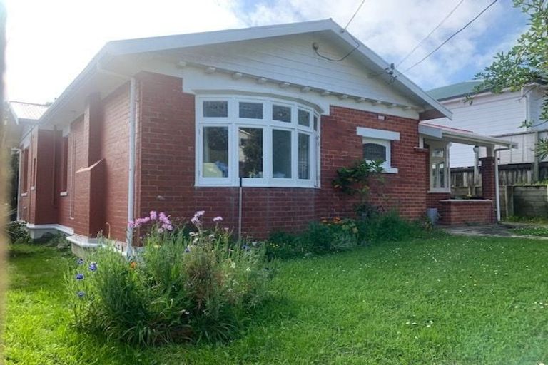 Photo of property in 74 Clyde Street, Island Bay, Wellington, 6023