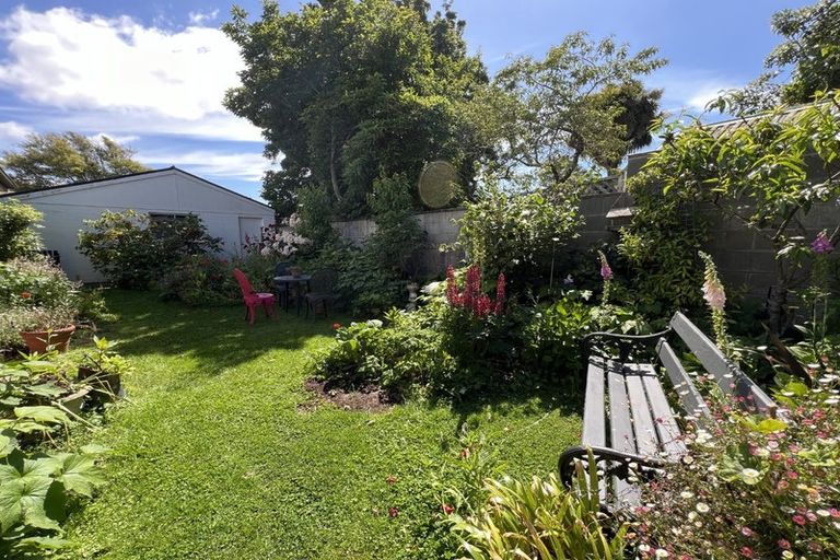 Photo of property in 2/17 Karen Lane, Beckenham, Christchurch, 8023